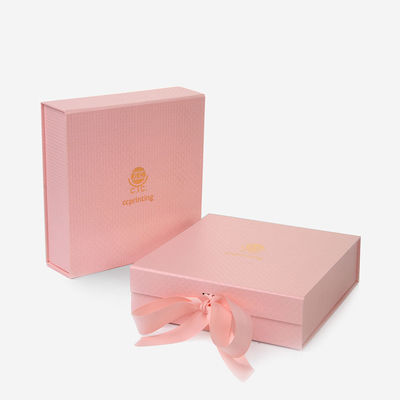 กล่องบรรจุภัณฑ์พับได้แม่เหล็กสีชมพู C1S C2S พร้อมริบบิ้นปิด