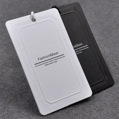 กระเป๋ารองเท้ากระดาษเคลือบ 350gsm ป้ายแขวนแบบกำหนดเองพิมพ์ขาวดำ